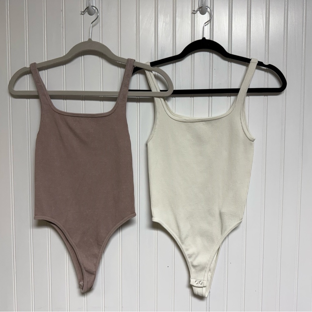 Set of Two Ribbed Bodysuits in Cream and Tan